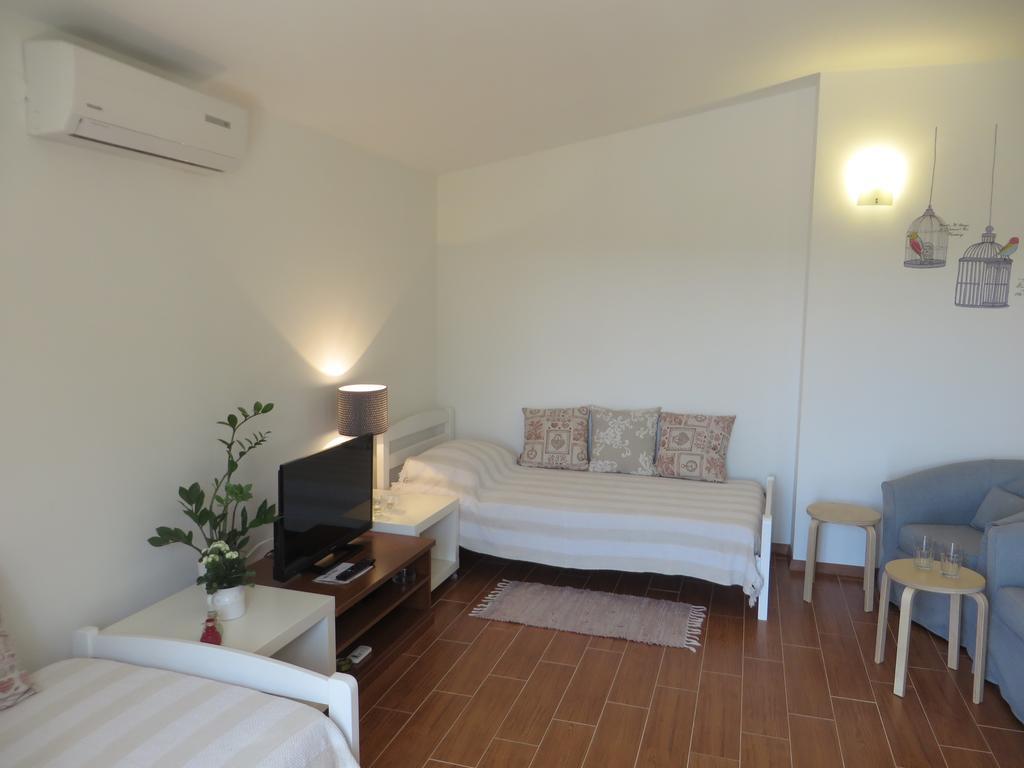 Filipovic Apartments With Pool Biograd Na Moru Exterior photo