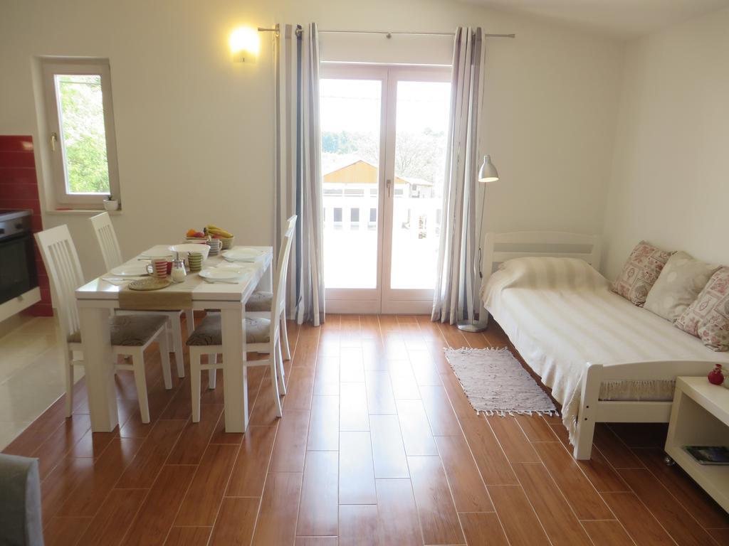 Filipovic Apartments With Pool Biograd Na Moru Exterior photo