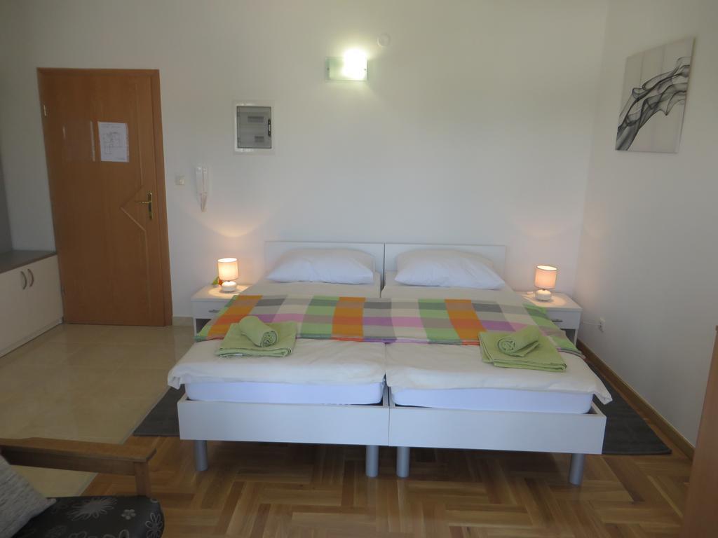 Filipovic Apartments With Pool Biograd Na Moru Exterior photo